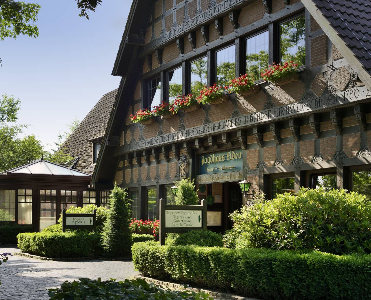 Exterior view of the Romantik Hotel Jagdhaus Eiden in Bad Zwischenahn