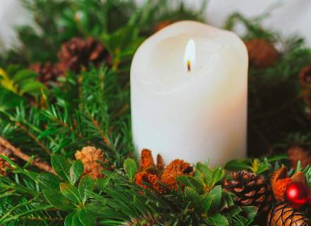 Event im Romantikhotel Jagdhaus Eiden: Floristik-Workshop: Frische Adventskränze individuell gebunden